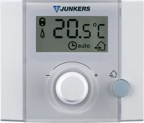 Regler von Bosch mit digitalem Display, zeigt eine Temperatur von 20,5 °C an. Bedienelemente zur Temperaturregelung und Betriebsanzeige sind sichtbar.